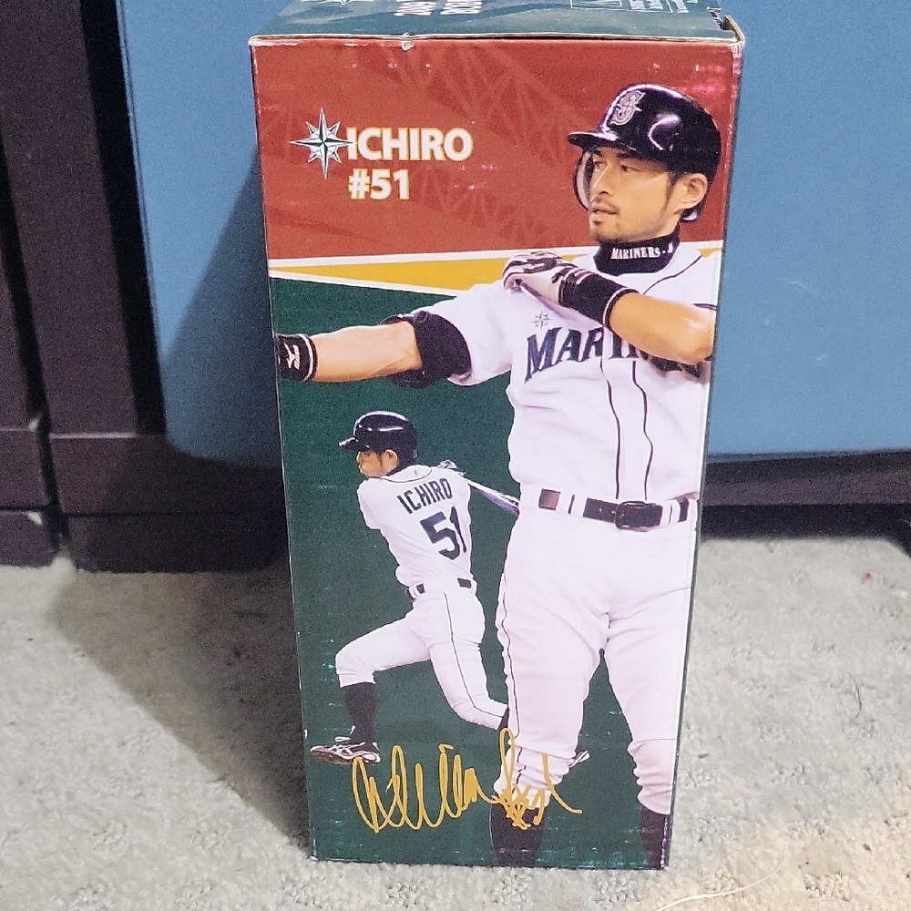 2009 Ichiro Bobblehead - Picture 2 of 7